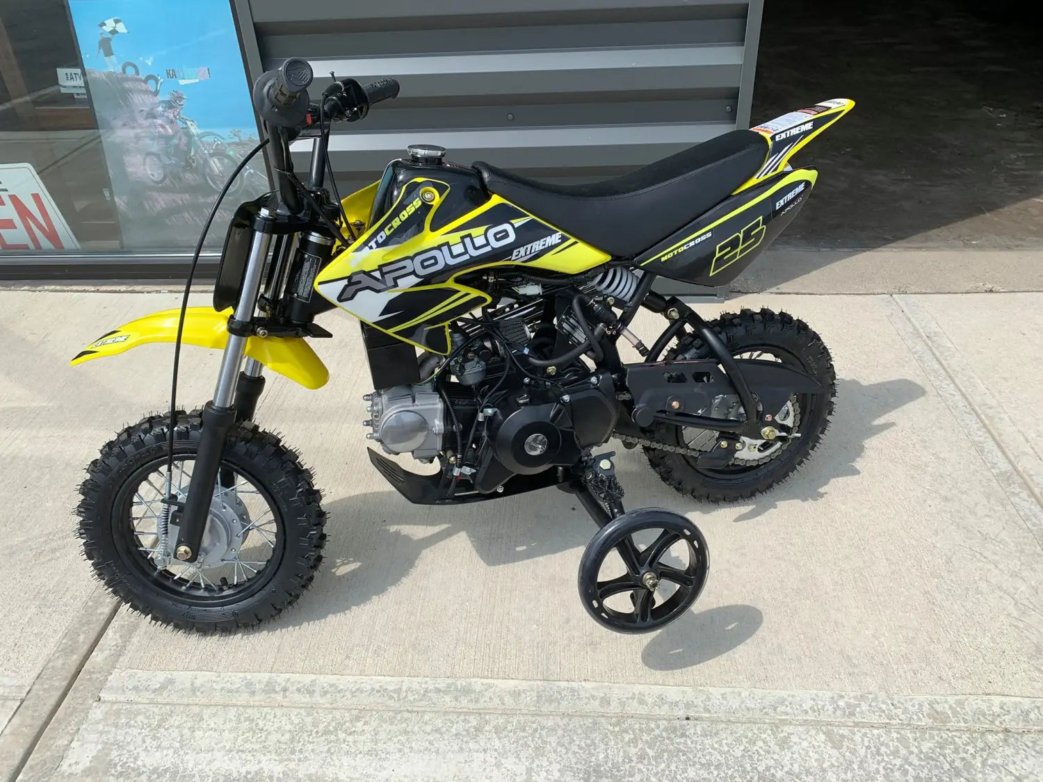 Apollo 70cc kids dirt bike training wheels